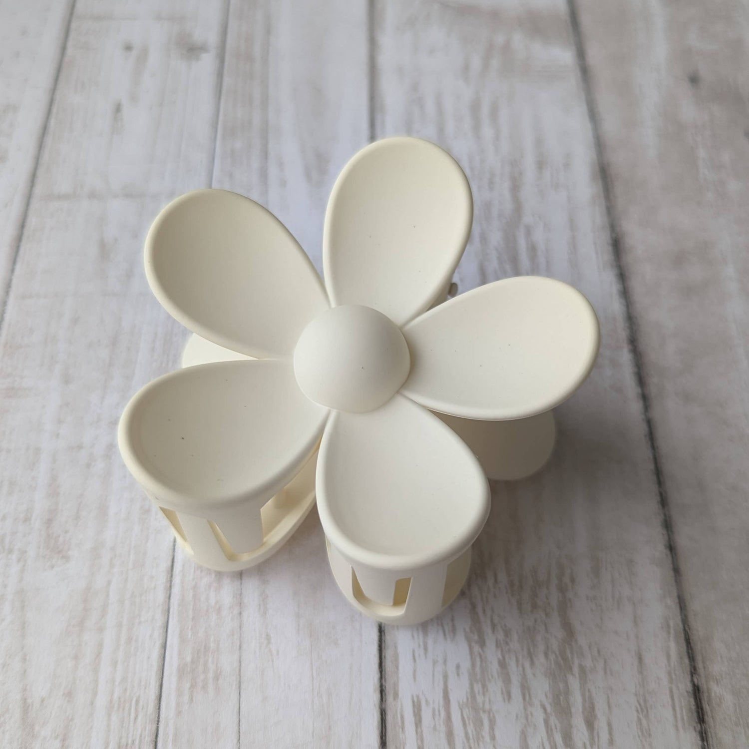 Daisy Flower Matt Hair Claw